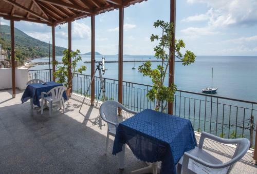 Posada Orfanos Loutraki Rooms