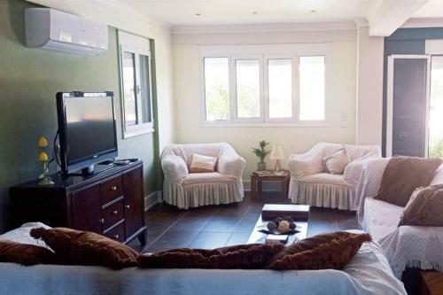 Villa Irene Evia, 4 Bdr, Pool, 500m To Beach