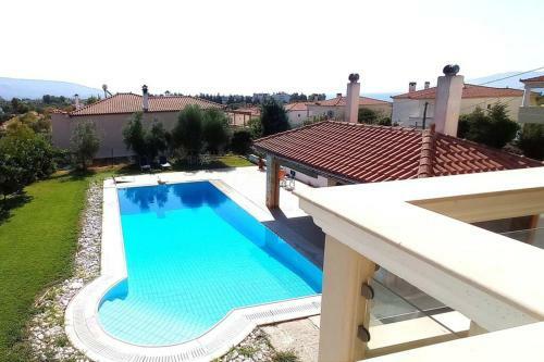 Villa Irene Evia, 4 Bdr, Pool, 500m To Beach