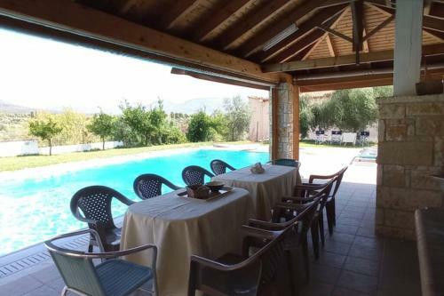 Villa Irene Evia, 4 Bdr, Pool, 500m To Beach
