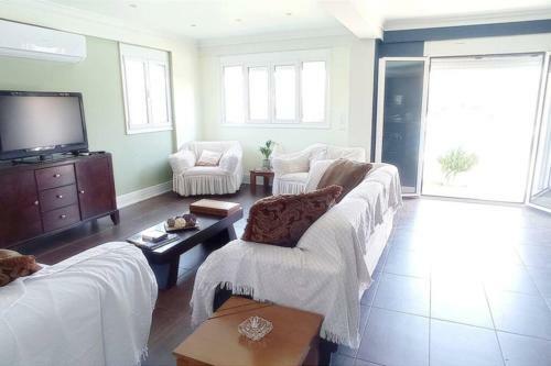 Villa Irene Evia, 4 Bdr, Pool, 500m To Beach