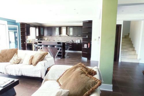 Villa Irene Evia, 4 Bdr, Pool, 500m To Beach