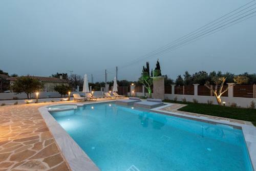 Paris Family Villa!