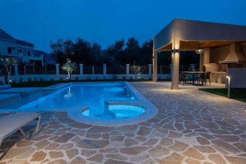 Paris Family Villa!