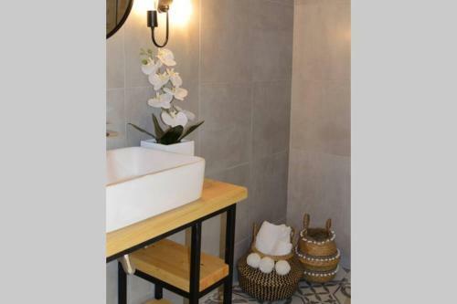 Aelia Apartment