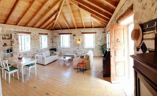 Villa The House. Light & Stone.