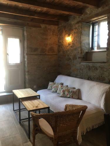 Rustic & Stone House W/ Backyard