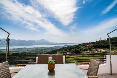 Apartamento Aliki's Top Floor Suite With Shared Infinity Pool!