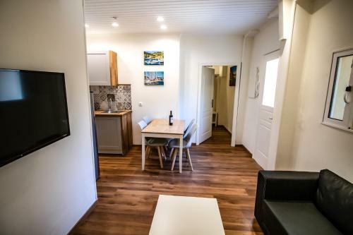 Levkosh Apartments At Lefkada's Heart