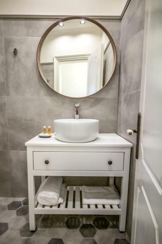 Levkosh Apartments At Lefkada's Heart
