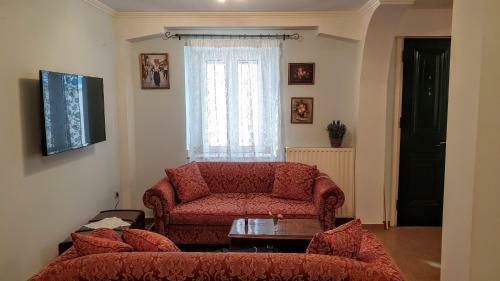 Mikro Spitaki (little House)