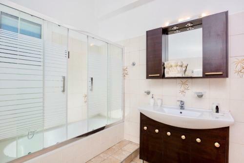 Portview Luxury City Villa With Private Pool