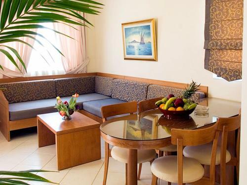 Hotel Mike Studios & Apartments