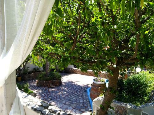 Villa Spaceful Apartment With Veranda N Garden