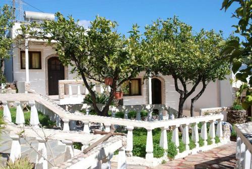 Villa Quiet Place With Efflorescent Garden
