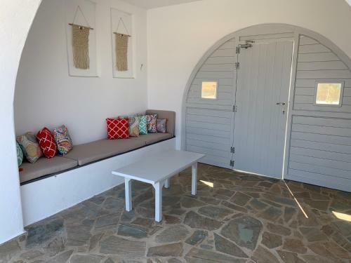 Newly Built Countryside Home With Access To Pool