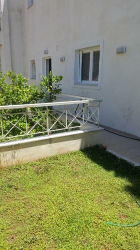Joan's Airport Apartment