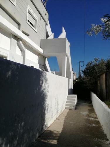 Seven Seas Apartments