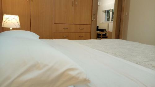 Overnight Athens Airport And Raphina Port Apartment