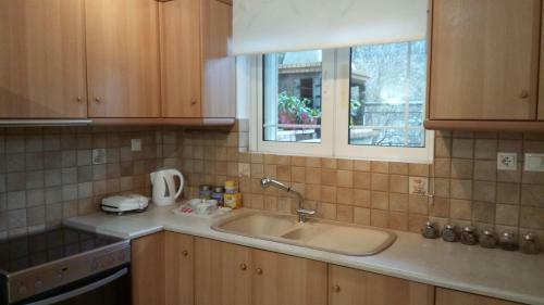 Overnight Athens Airport And Raphina Port Apartment