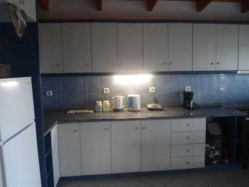 Sunny Apartment 15 Min From Airport And Sea