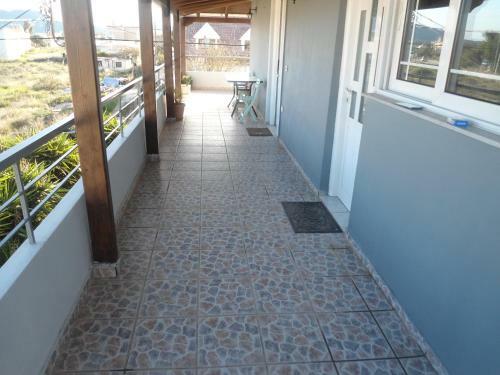 Sunny Apartment 15 Min From Airport And Sea
