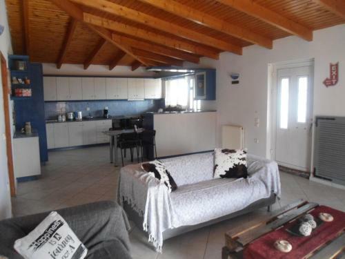 Sunny Apartment 15 Min From Airport And Sea