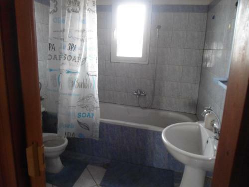 Sunny Apartment 15 Min From Airport And Sea
