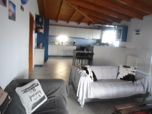 Sunny Apartment 15 Min From Airport And Sea