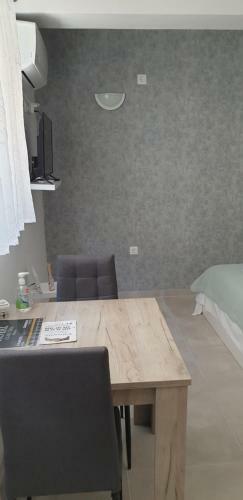 Hostal Avr Airport Deluxe Suites 6
