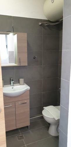 Hostal Avr Airport Deluxe Suites 6