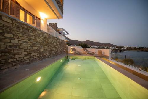 Villa Marelia - Seafront Villa With Infinity Pool