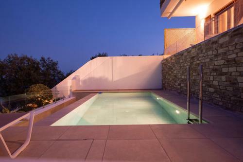 Villa Marelia - Seafront Villa With Infinity Pool
