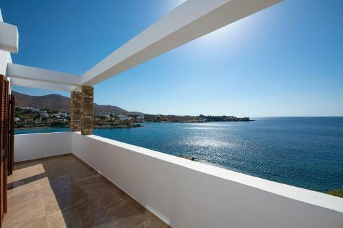 Villa Marelia - Seafront Villa With Infinity Pool