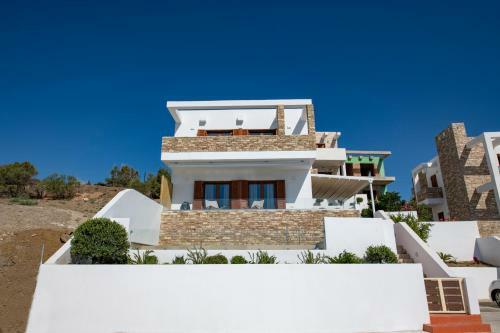 Villa Marelia - Seafront Villa With Infinity Pool