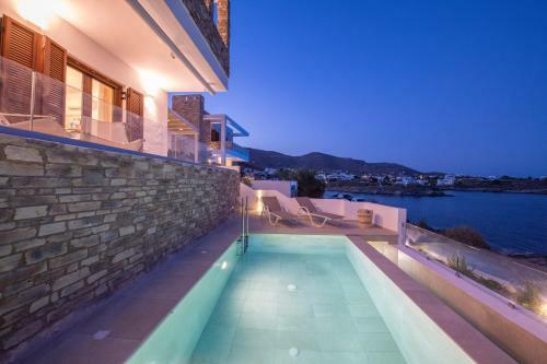 Villa Marelia - Seafront Villa With Infinity Pool