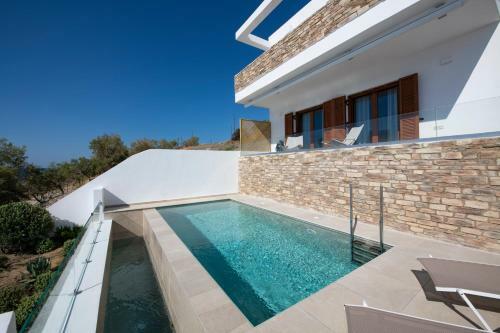 Villa Marelia - Seafront Villa With Infinity Pool