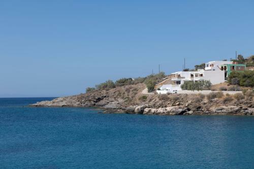 Villa Marelia - Seafront Villa With Infinity Pool