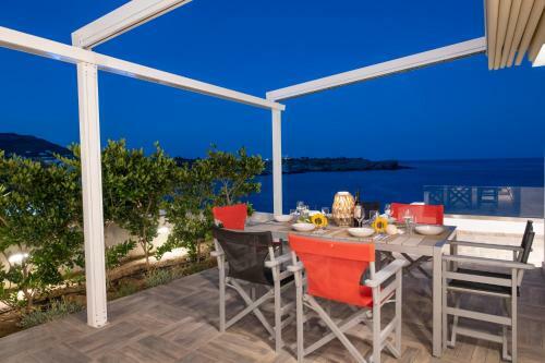 Villa Marelia - Seafront Villa With Infinity Pool