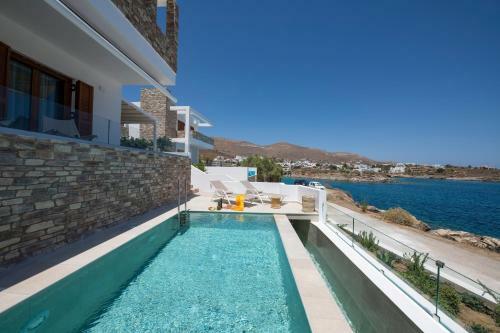 Villa Marelia - Seafront Villa With Infinity Pool