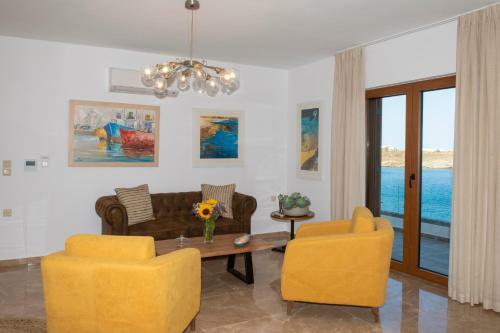Villa Marelia - Seafront Villa With Infinity Pool
