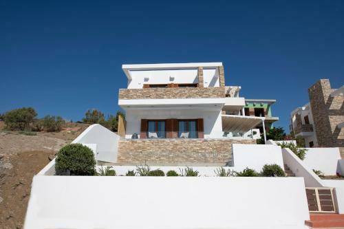 Villa Marelia - Seafront Villa With Infinity Pool