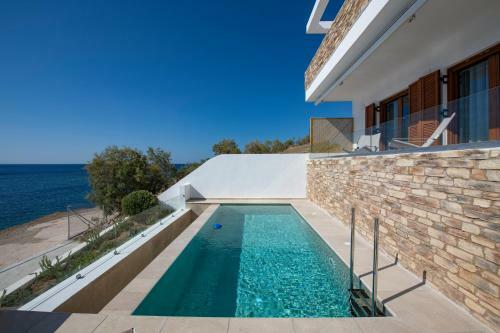 Villa Marelia - Seafront Villa With Infinity Pool