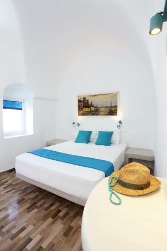Church And Cave - Santorini Private Residences