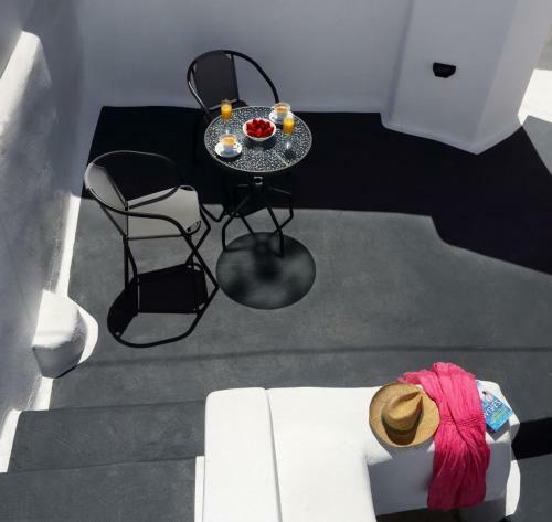 Church And Cave - Santorini Private Residences