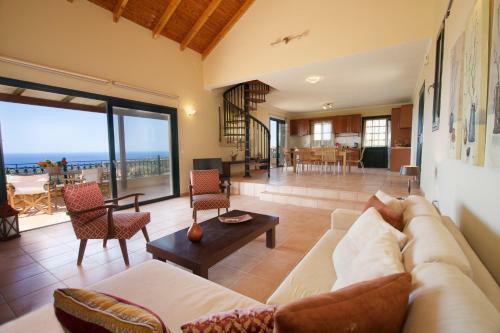 Sea View Antigone's Villa With Playground