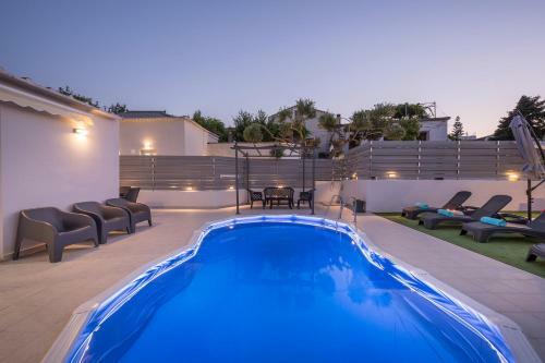 B&m Villas