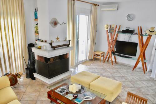Luxurious Villa With Private Beach