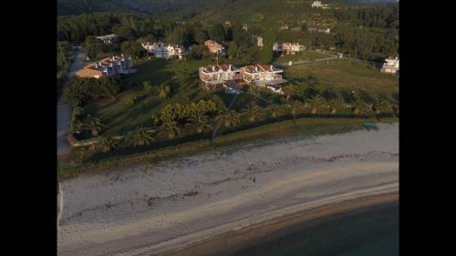 Luxurious Villa With Private Beach