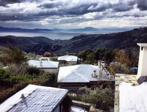 Akrolithos Villa